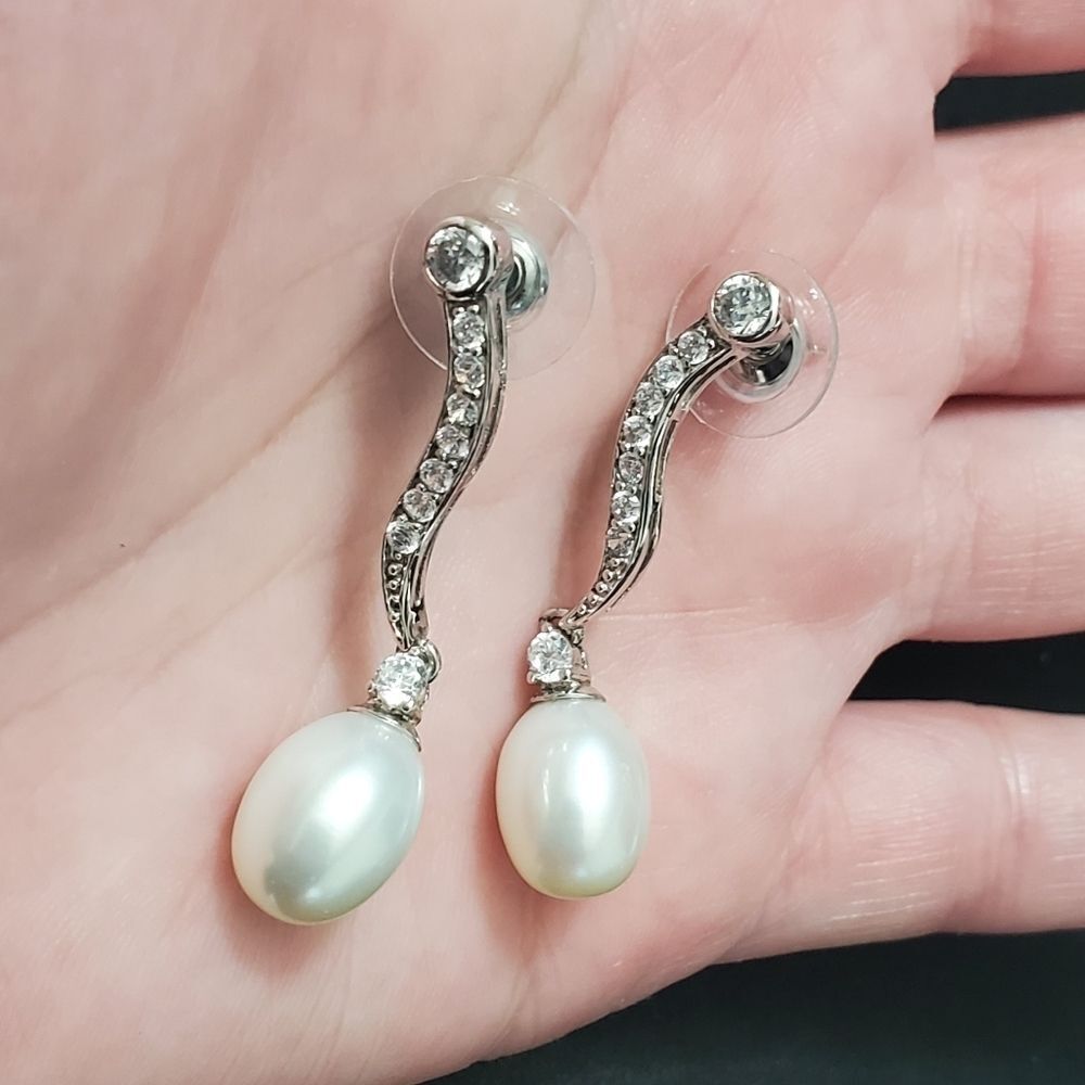 *Sale* Sterling silver cultured pearl earrings - Picture 8 of 8
